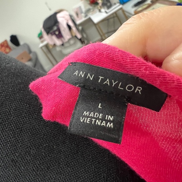 Ann Taylor shirt, women’s size L Large, pink long sleeved - Picture 2 of 5